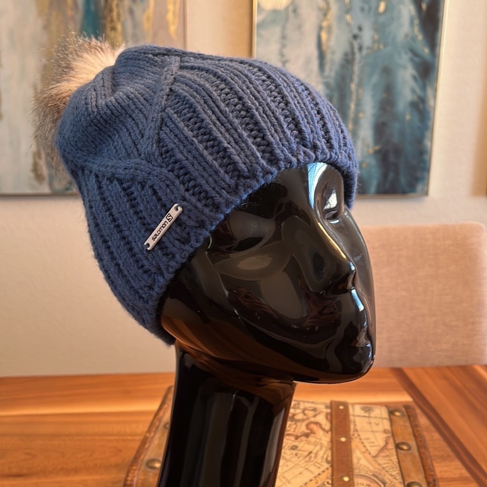 NWOT Salomon Beanie Pom Excellent Condition Color Blue. One Size. #370